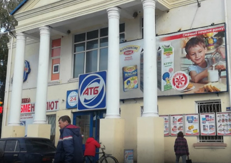 Мародеру з Тростянця, що вкрав гроші з АТБ, призначили виправні роботи