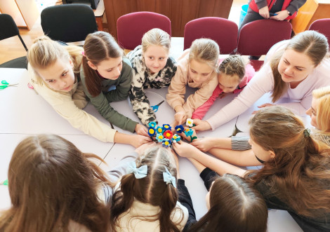 Охтирські діти навчалися розуміти власні емоції та відкривали таємниці первоцвітів