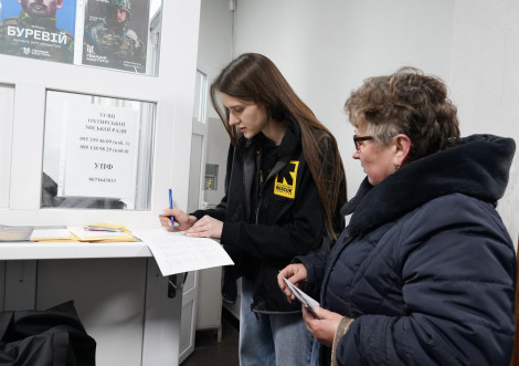 Переселенці в Охтирці отримали гуманітарну допомогу від міжнародної організації