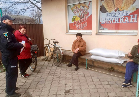Поліція Охтирки навчає захисту від шахрайства