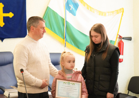 Родинам загиблих захисників вручили посвідчення почесних громадян Охтирки