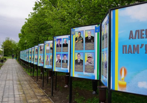 Алея пам'яті Героїв з'явилася в центрі Охтирки