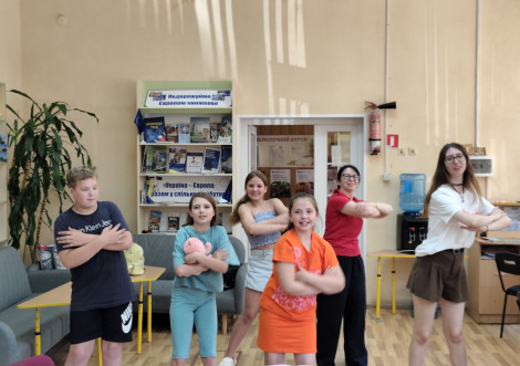 В Охтирській бібліотеці провели захід для дітей "Граємо. Малюємо. Відпочиваємо"