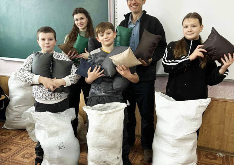 Учні охтирського ліцею допомагають пораненим захисникам