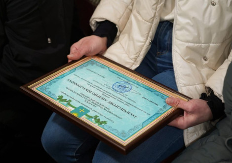 В Охтирці рідним загиблих захисників вручили почесні відзнаки