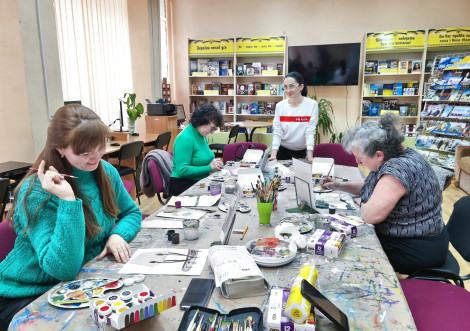 Весняна арттерапія в бібліотеці Охтирки