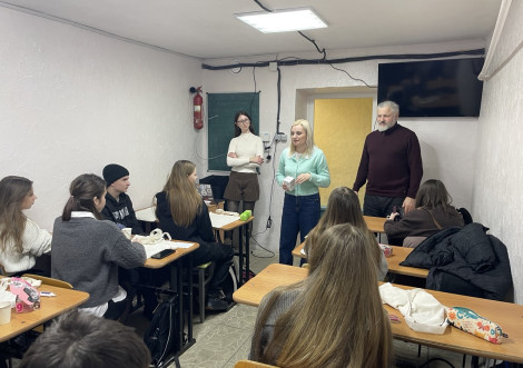 Дітей в Охтирці підтримують через арт терапію та спілкування
